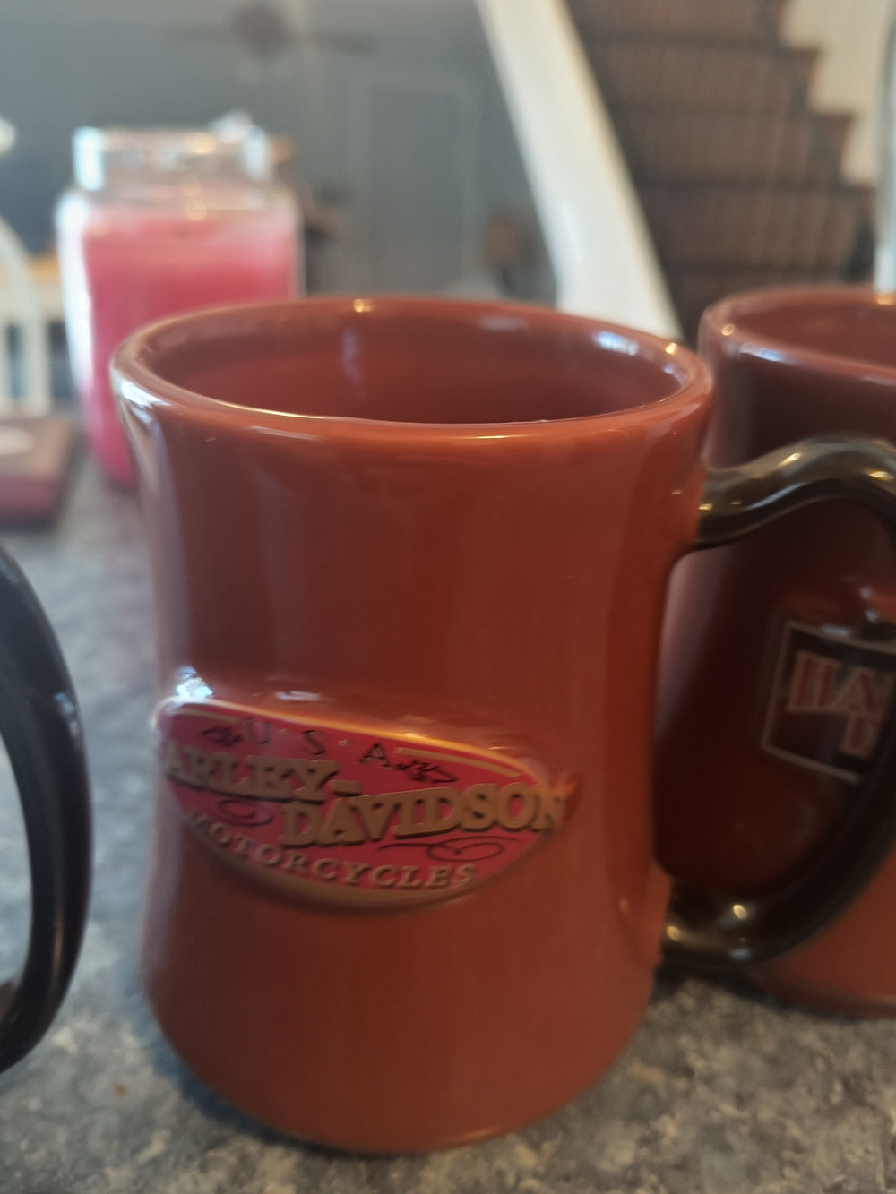 Four Harley-Davidson Brown Mug with Black Handle and Logo Plaque - Picture 3 of 5